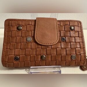 Harbor 2nd woven leather wallet.